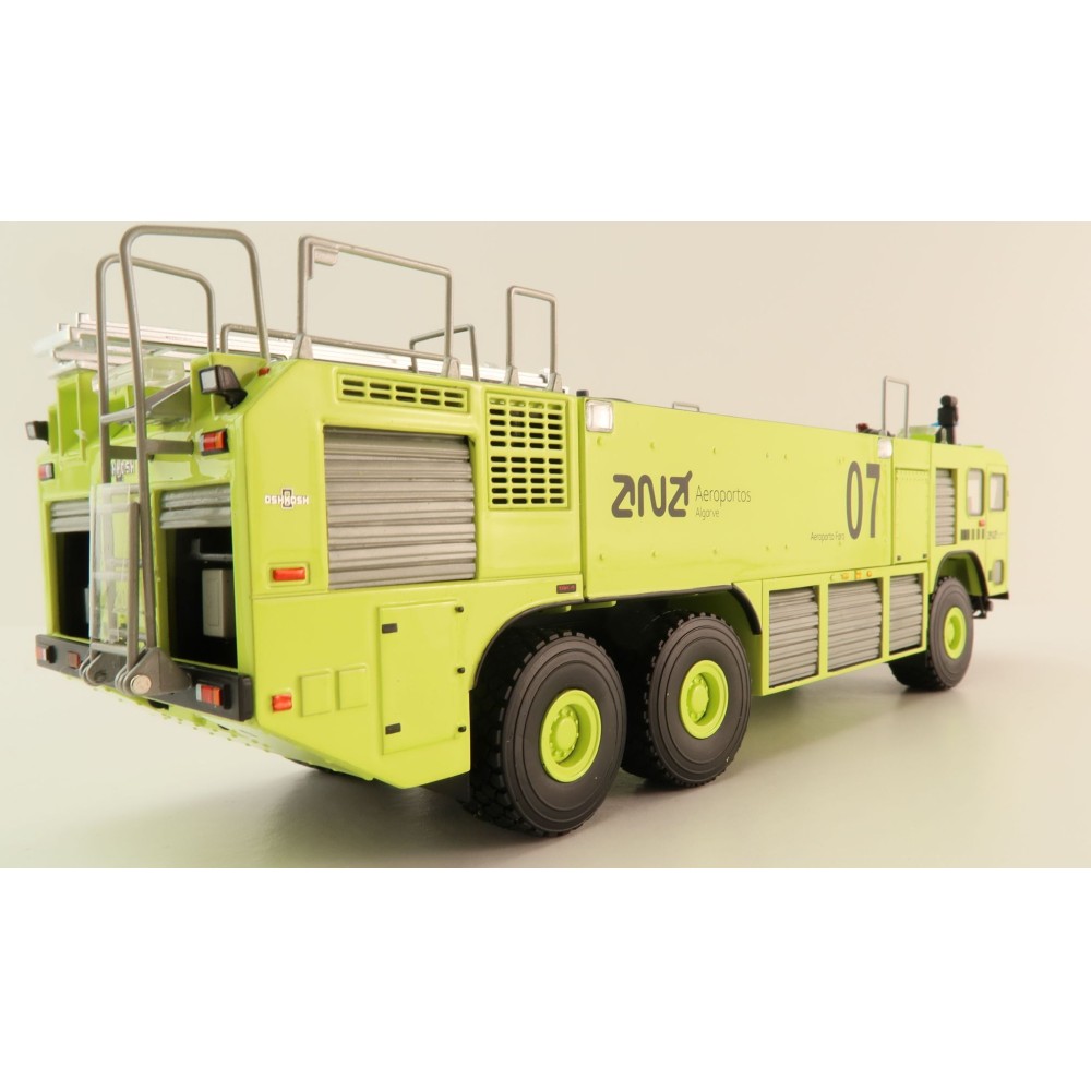 TWH Collectibles Oshkosh Striker 3000 ARFF Truck Portugal Algarve 07 - Scale 1:50