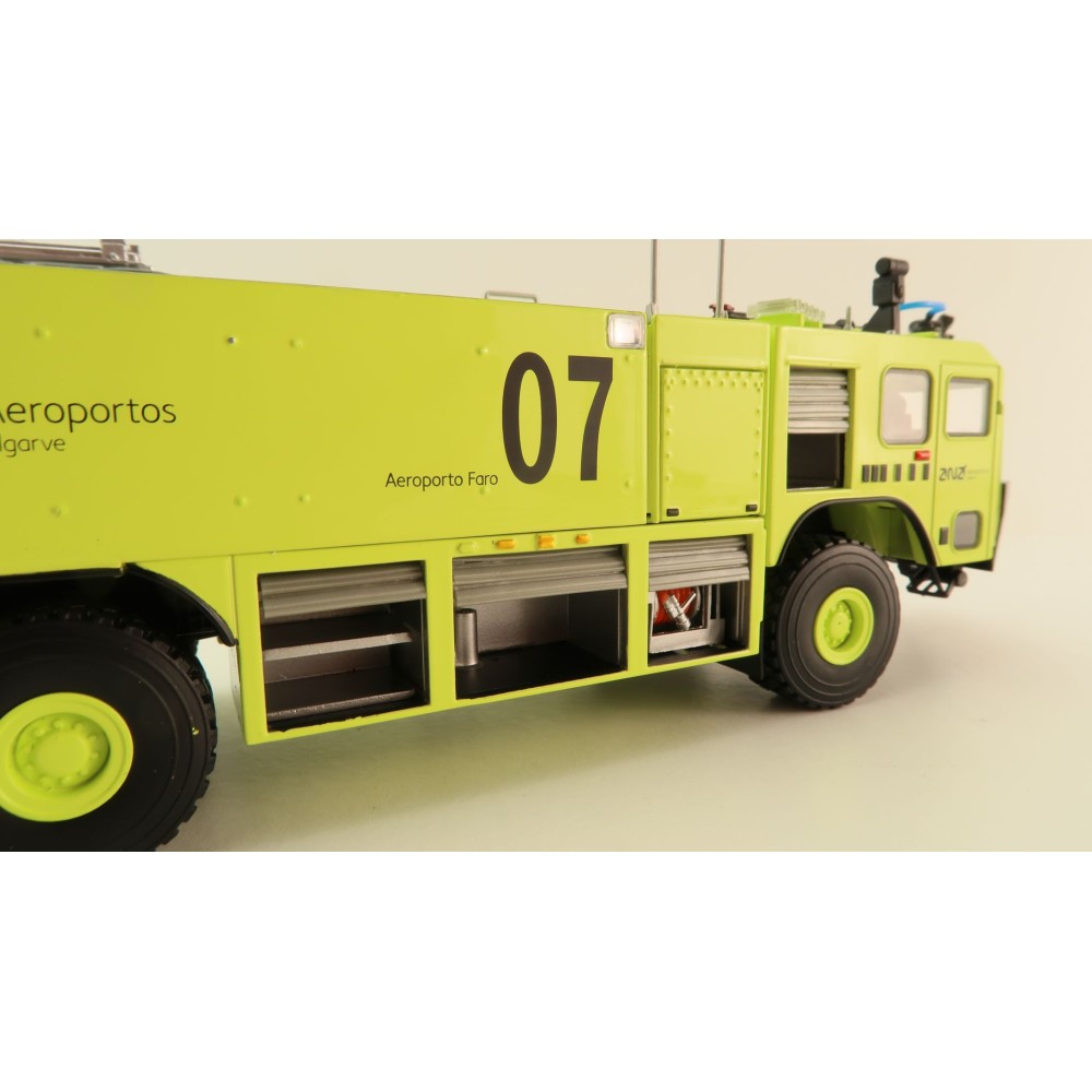 TWH Collectibles Oshkosh Striker 3000 ARFF Truck Portugal Algarve 07 - Scale 1:50