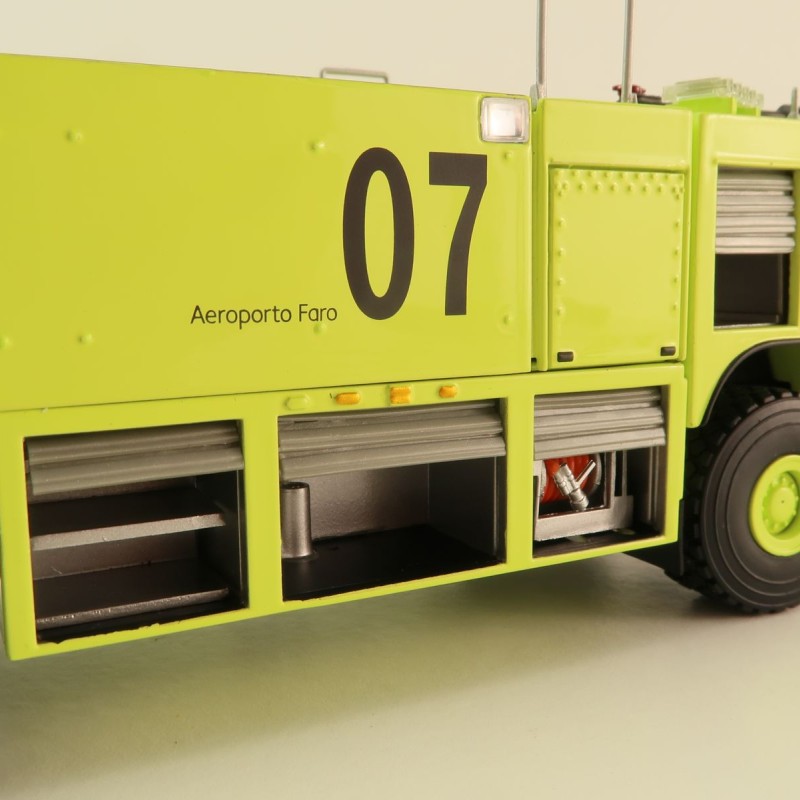 TWH Collectibles Oshkosh Striker 3000 ARFF Truck Portugal Algarve 07 - Scale 1:50