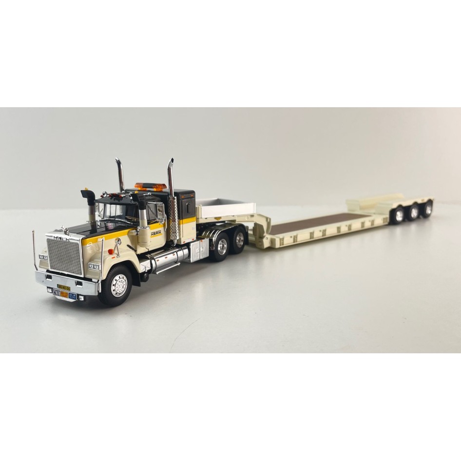 Tekno 87040 - Mack RW Superliner 6x4 Truck with Gooseneck Low Loader Trailer Van den Herik - Scale 1:50