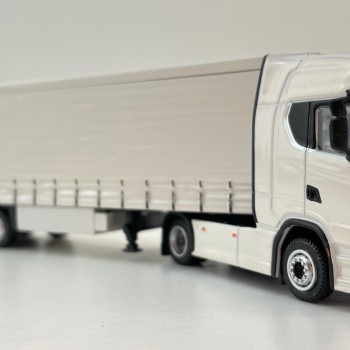 Tekno 87403 - Scania Next Gen S-Serie 4x2 Truck with Curtainside Semi 3-axle Trailer White - Scale 1:87