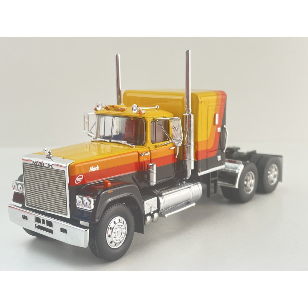 Tekno 89357 Mack Super Liner 6x4 Prime Mover Truck - Demo - Scale 1:50