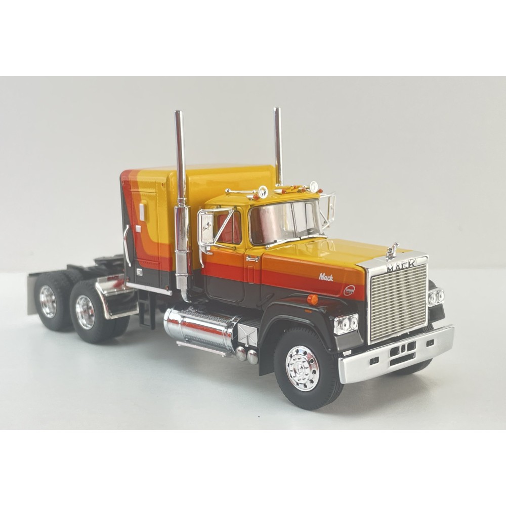 Tekno 89357 Mack Super Liner 6x4 Prime Mover Truck - Demo - Scale 1:50