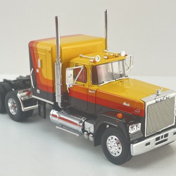Tekno 89357 Mack Super Liner 6x4 Prime Mover Truck - Demo - Scale 1:50