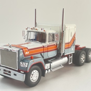 Tekno 89358 Mack Super Liner 6x4 Prime Mover Truck Red White Grey - Scale 1:50