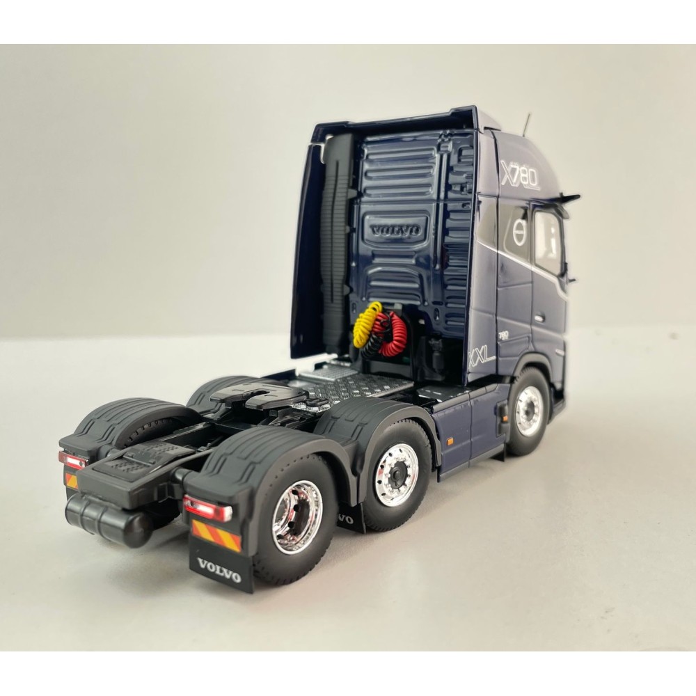Tekno 89497 Volvo FH16 Aero Globetrotter XXL 6x2 Prime Mover Truck - Scale 1:50