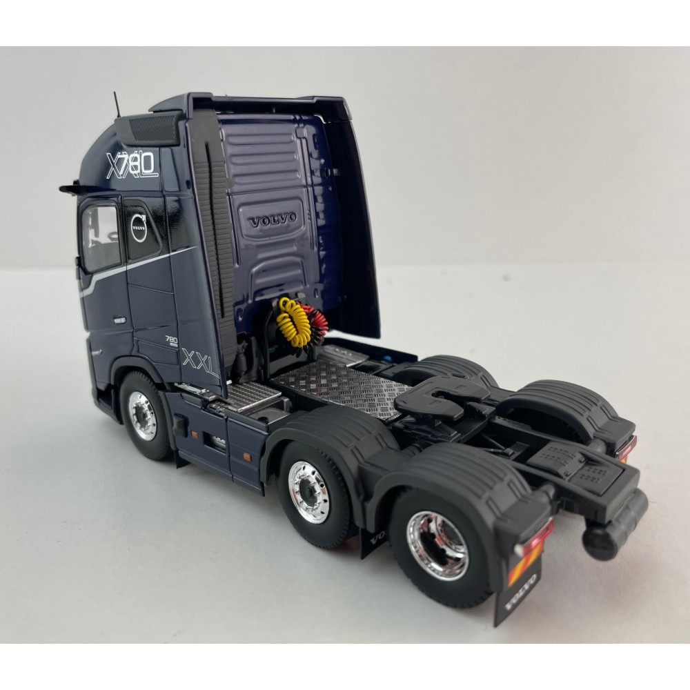 Tekno 89497 Volvo FH16 Aero Globetrotter XXL 6x2 Prime Mover Truck - Scale 1:50