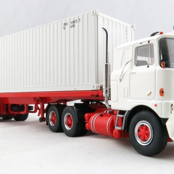 Tekno 72620 - Australian Mack F700 Prime Mover with 3 Axle Trailer and 40 ft Container - Scale 1:50