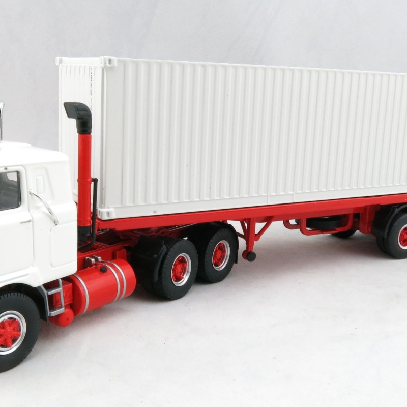 Tekno 72620 - Australian Mack F700 Prime Mover with 3 Axle Trailer and 40 ft Container - Scale 1:50
