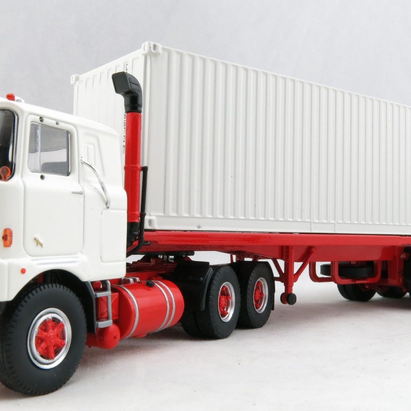 Tekno 72620 - Australian Mack F700 Prime Mover with 3 Axle Trailer and 40 ft Container - Scale 1:50