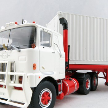 Tekno 72620 - Australian Mack F700 Prime Mover with 3 Axle Trailer and 40 ft Container - Scale 1:50