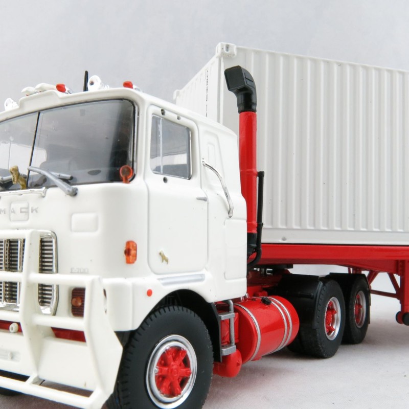 Tekno 72620 - Australian Mack F700 Prime Mover with 3 Axle Trailer and 40 ft Container - Scale 1:50
