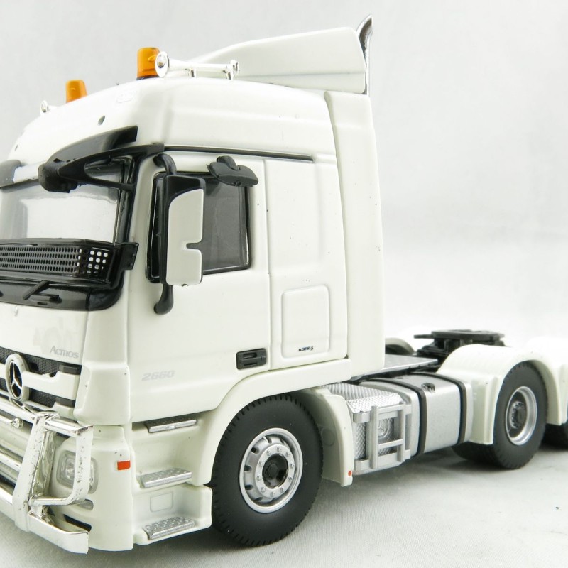 Tekno 73873 - Australian Mercedes Benz MP03 Down Under - 6x4 Prime Mover RHD - Scale 1:50