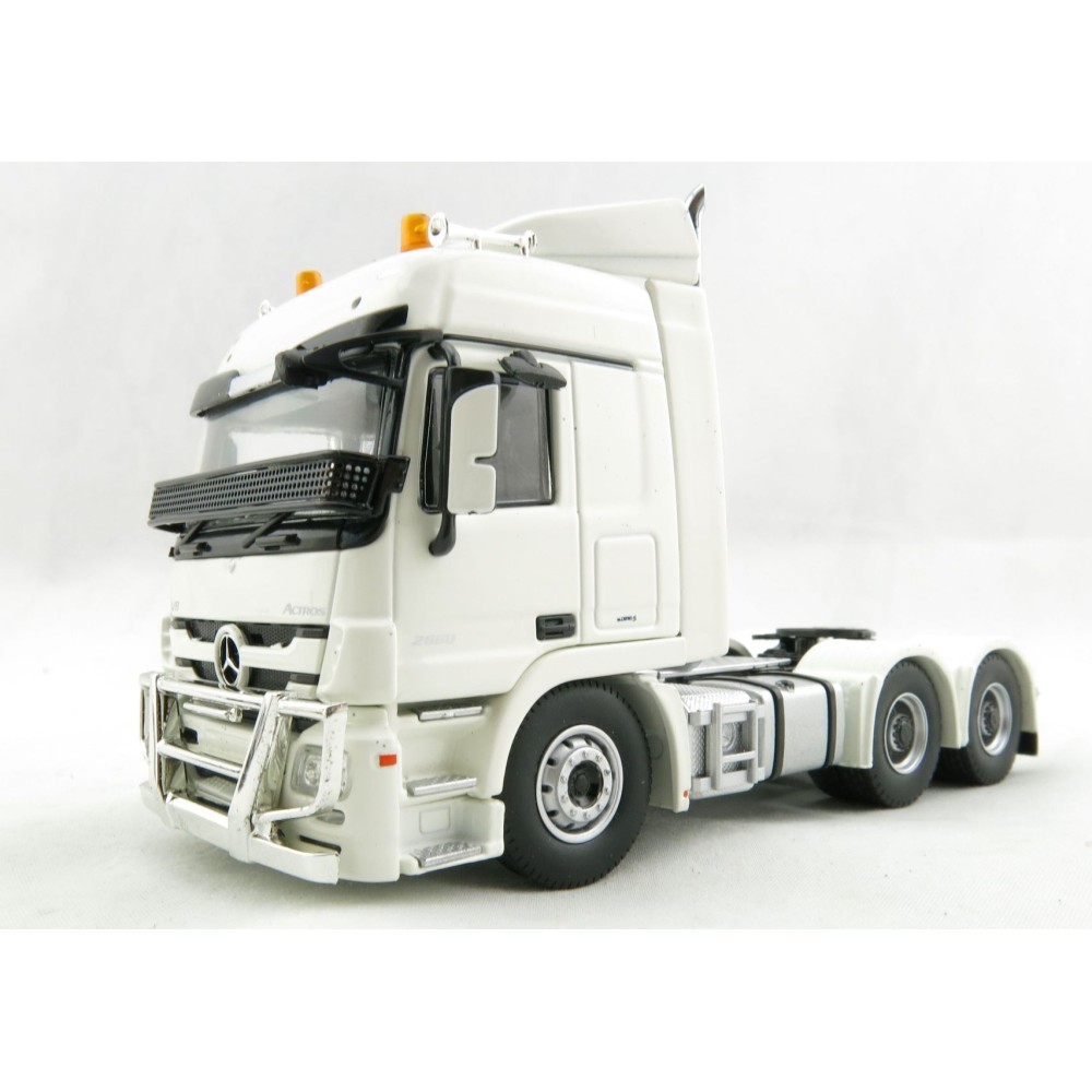 Tekno 73873 - Australian Mercedes Benz MP03 Down Under - 6x4 Prime Mover RHD - Scale 1:50
