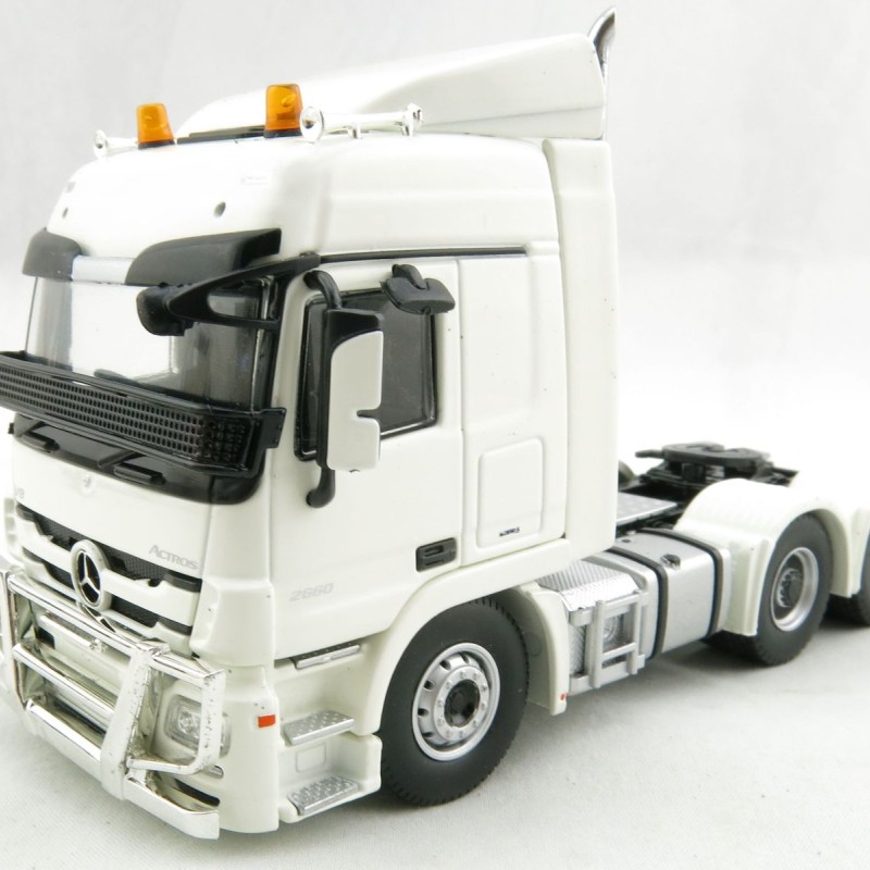 Tekno 73873 - Australian Mercedes Benz MP03 Down Under - 6x4 Prime Mover RHD - Scale 1:50