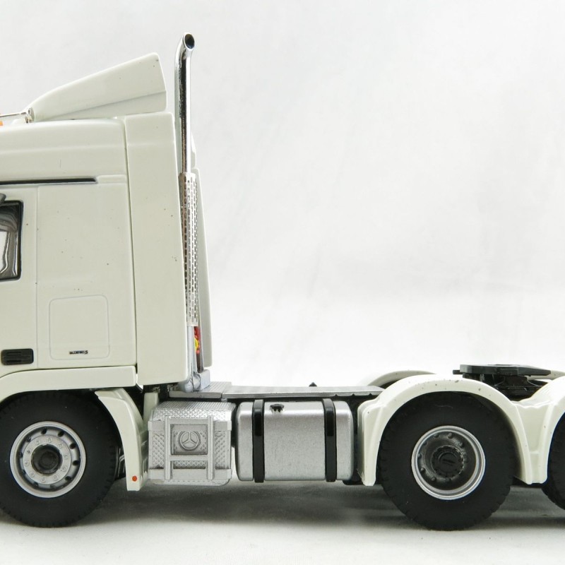 Tekno 73873 - Australian Mercedes Benz MP03 Down Under - 6x4 Prime Mover RHD - Scale 1:50