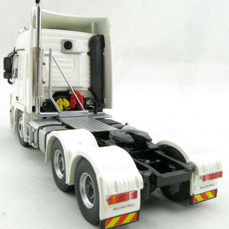 Tekno 73873 - Australian Mercedes Benz MP03 Down Under - 6x4 Prime Mover RHD - Scale 1:50