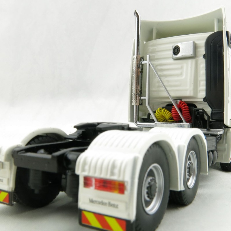 Tekno 73873 - Australian Mercedes Benz MP03 Down Under - 6x4 Prime Mover RHD - Scale 1:50