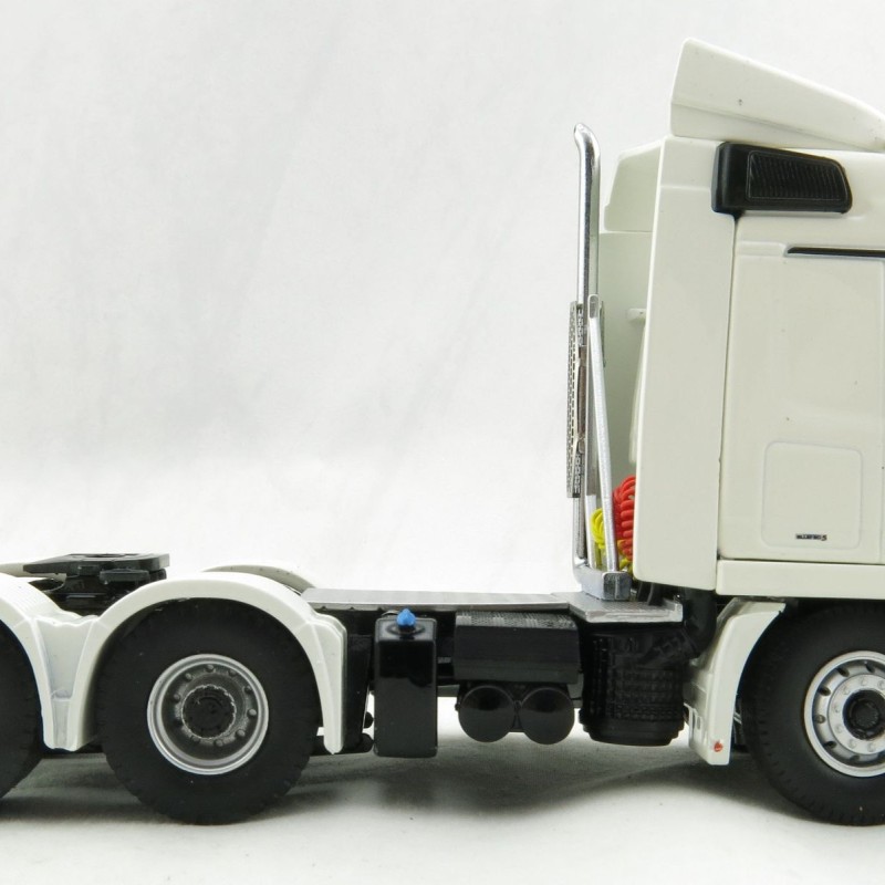 Tekno 73873 - Australian Mercedes Benz MP03 Down Under - 6x4 Prime Mover RHD - Scale 1:50