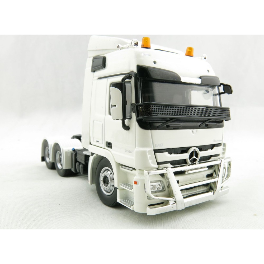 Tekno 73873 - Australian Mercedes Benz MP03 Down Under - 6x4 Prime Mover RHD - Scale 1:50