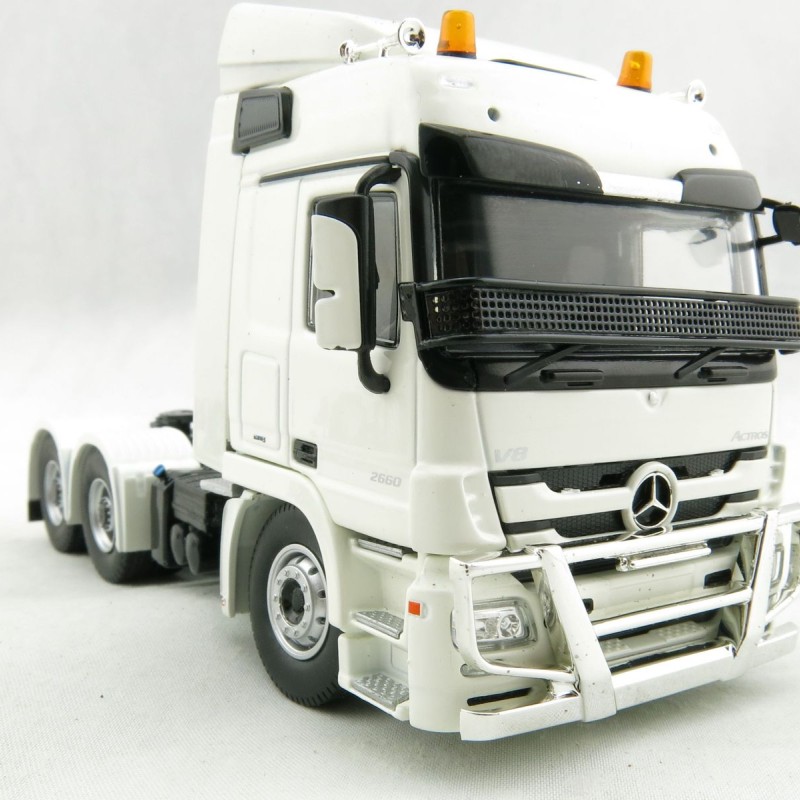 Tekno 73873 - Australian Mercedes Benz MP03 Down Under - 6x4 Prime Mover RHD - Scale 1:50