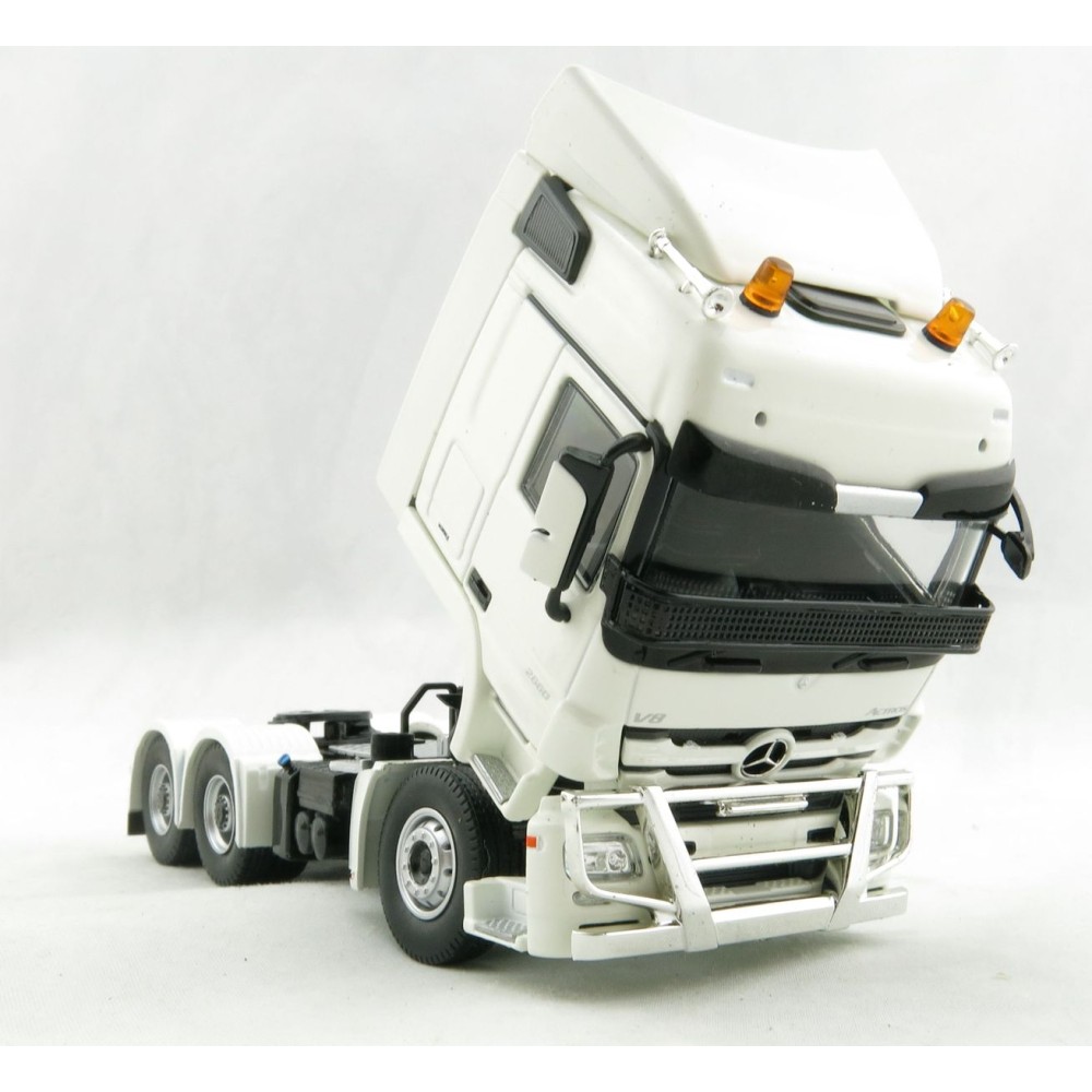 Tekno 73873 - Australian Mercedes Benz MP03 Down Under - 6x4 Prime Mover RHD - Scale 1:50