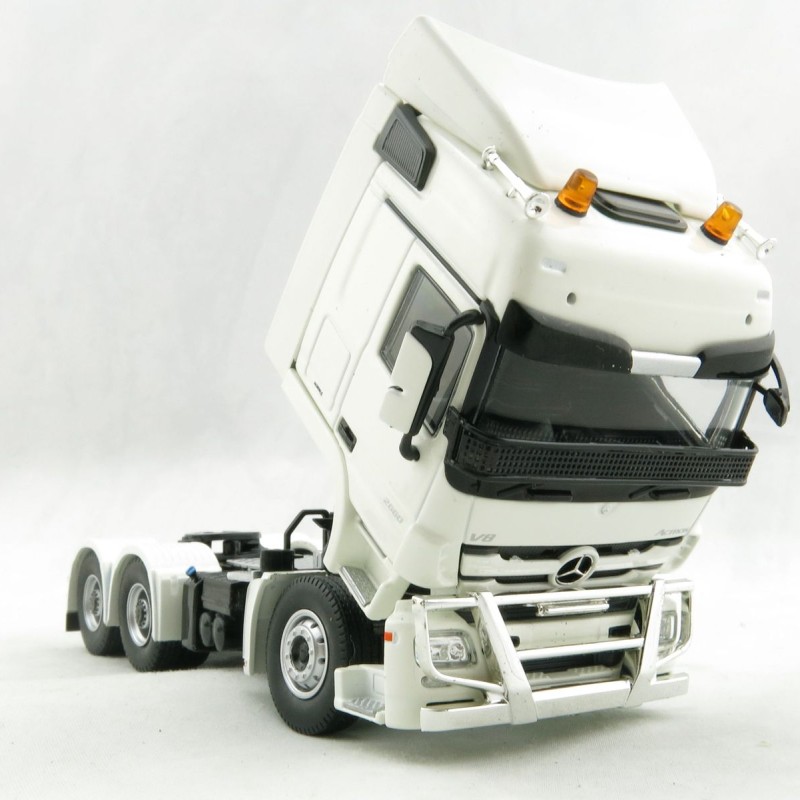 Tekno 73873 - Australian Mercedes Benz MP03 Down Under - 6x4 Prime Mover RHD - Scale 1:50