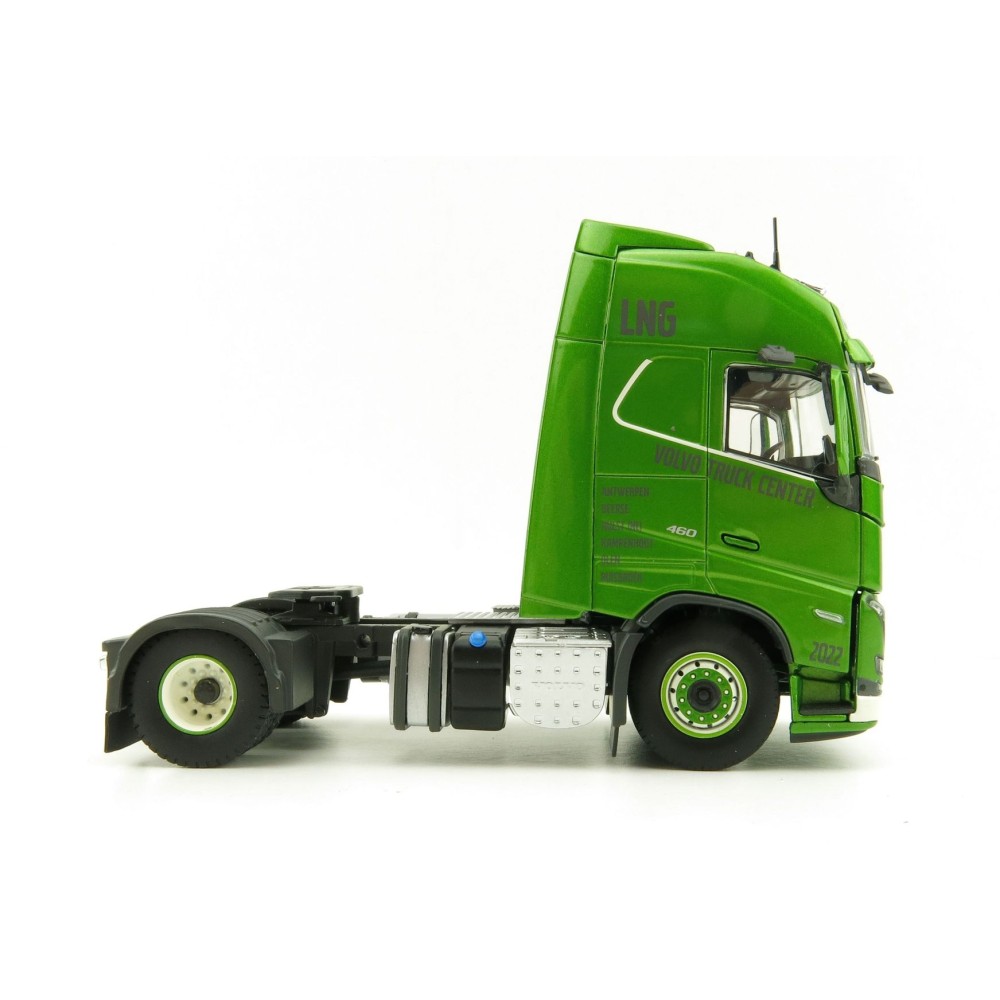 Tekno 77037 Volvo Globetrotter XL 4x2 LNG Prime Mover Gas Powered VTC - Scale 1:50