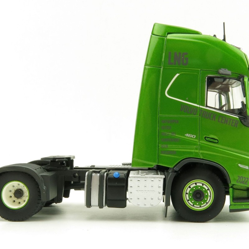 Tekno 77037 Volvo Globetrotter XL 4x2 LNG Prime Mover Gas Powered VTC - Scale 1:50