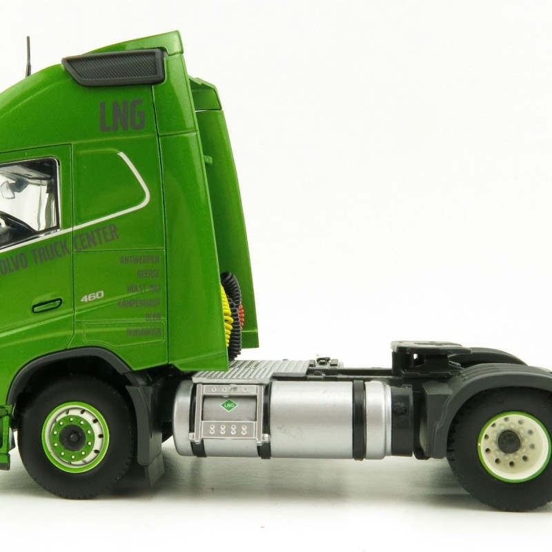 Tekno 77037 Volvo Globetrotter XL 4x2 LNG Prime Mover Gas Powered VTC - Scale 1:50