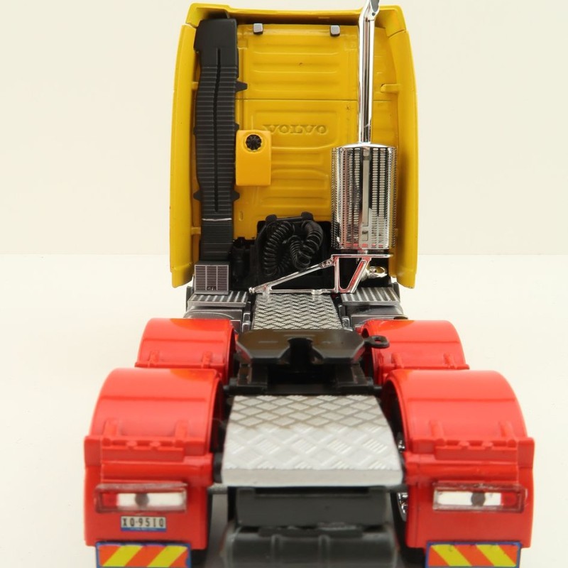 Tekno 82953 - Volvo FH04 Globetrotter XL 6x4 RHD Truck - Surelift Crane Hire - Scale 1:50