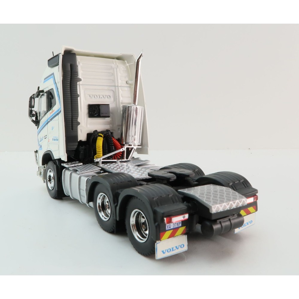 Tekno 82969 - Volvo FH04 Globetrotter XL 6x4 RHD Truck - Lilydale - Scale 1:50