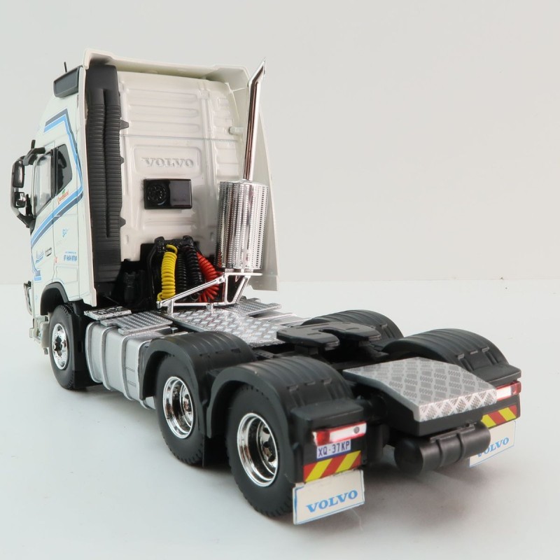 Tekno 82969 - Volvo FH04 Globetrotter XL 6x4 RHD Truck - Lilydale - Scale 1:50