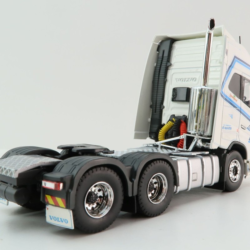 Tekno 82969 - Volvo FH04 Globetrotter XL 6x4 RHD Truck - Lilydale - Scale 1:50