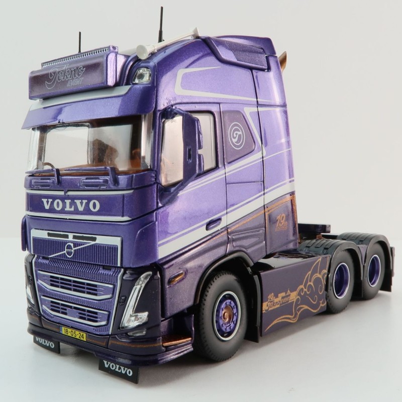 Tekno 86133 - Volvo FH05 Globetrotter XXL 6x4 Truck - Tekno Event 2024 - Scale 1:50