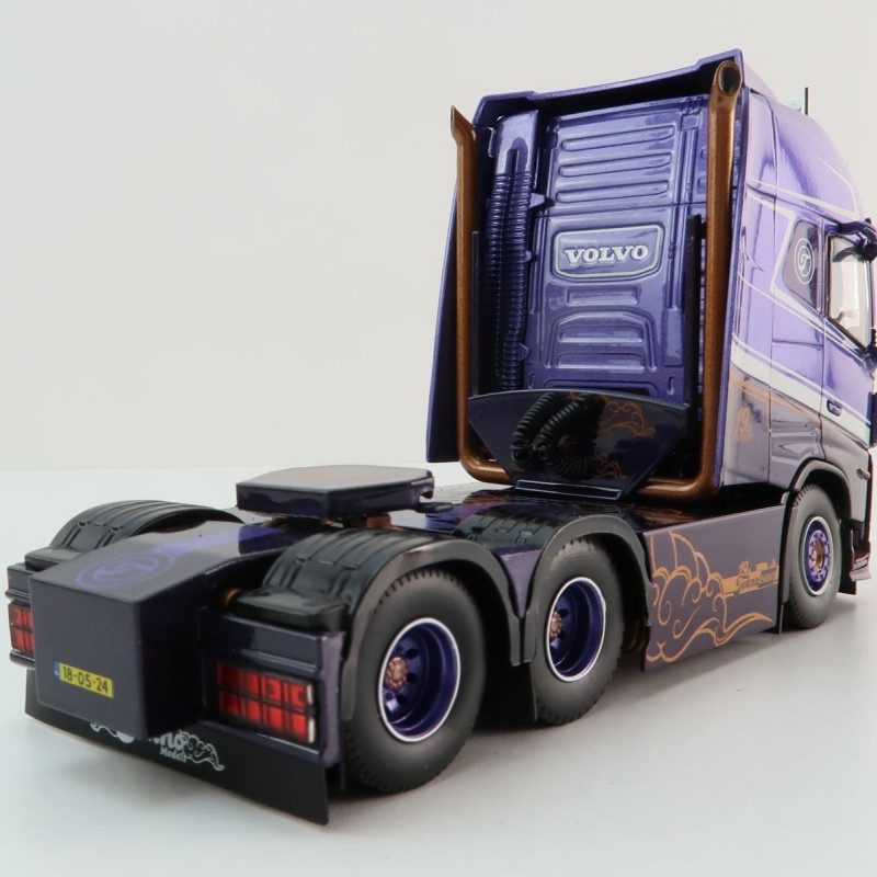Tekno 86133 - Volvo FH05 Globetrotter XXL 6x4 Truck - Tekno Event 2024 - Scale 1:50