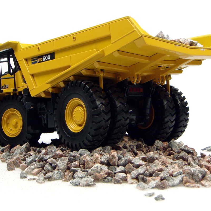 Universal Hobbies UH8009U Komatsu HD605 Mining Dump Truck Rigid 1:50
