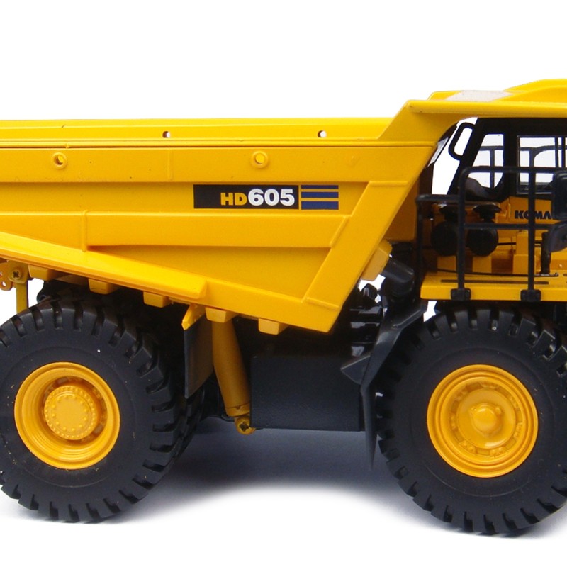 Universal Hobbies UH8009U Komatsu HD605 Mining Dump Truck Rigid 1:50