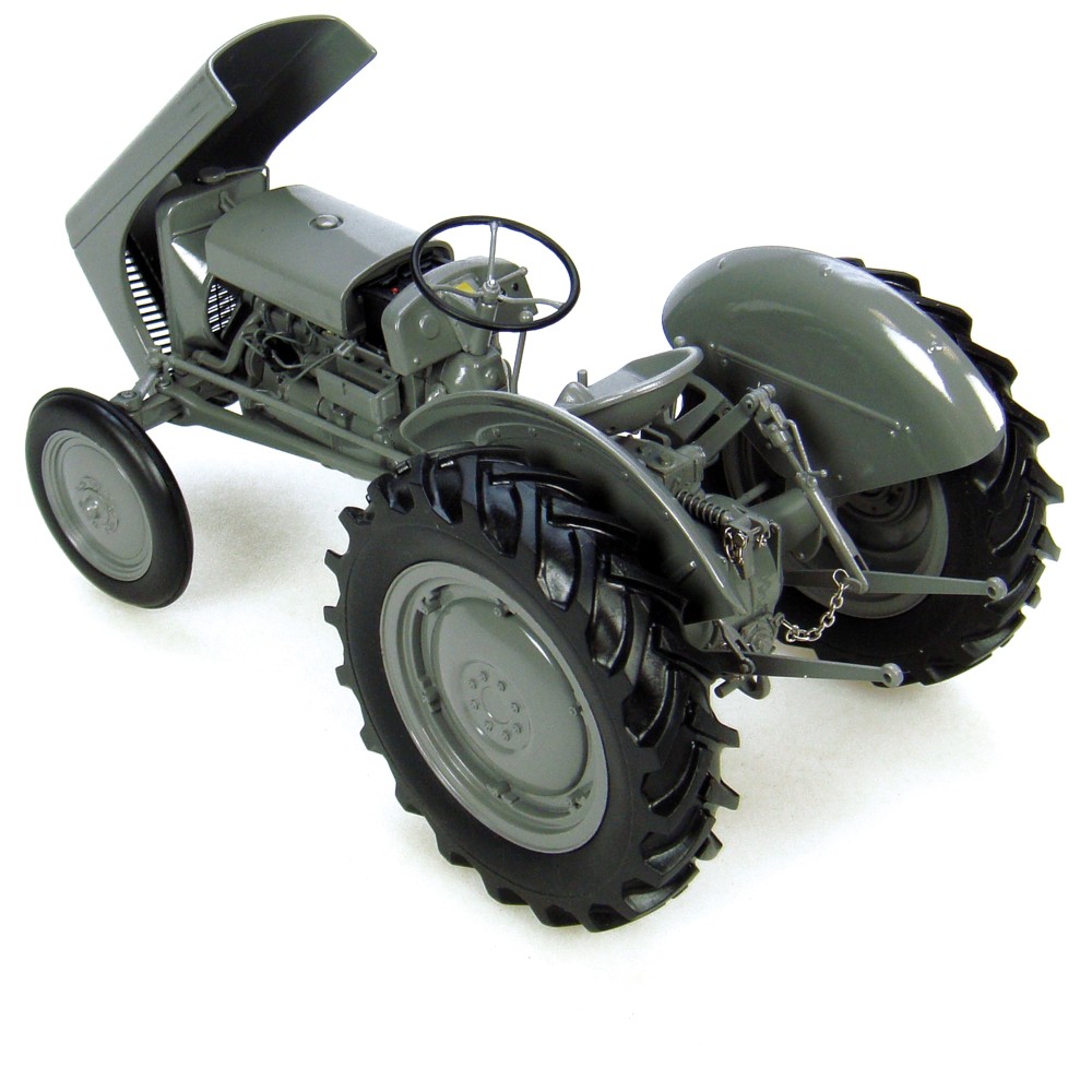 Universal Hobbies UH2690 MASSEY FERGUSON TEA 20 Tractor 1947 Little Grey Fergie Box Squeeze 1:16