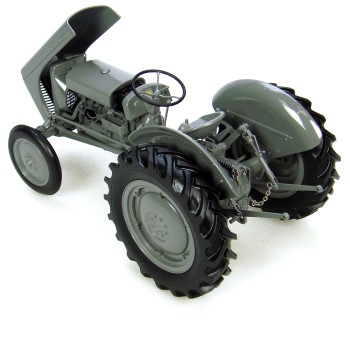 Universal Hobbies UH2690 MASSEY FERGUSON TEA 20 Tractor 1947 Little Grey Fergie Box Squeeze 1:16
