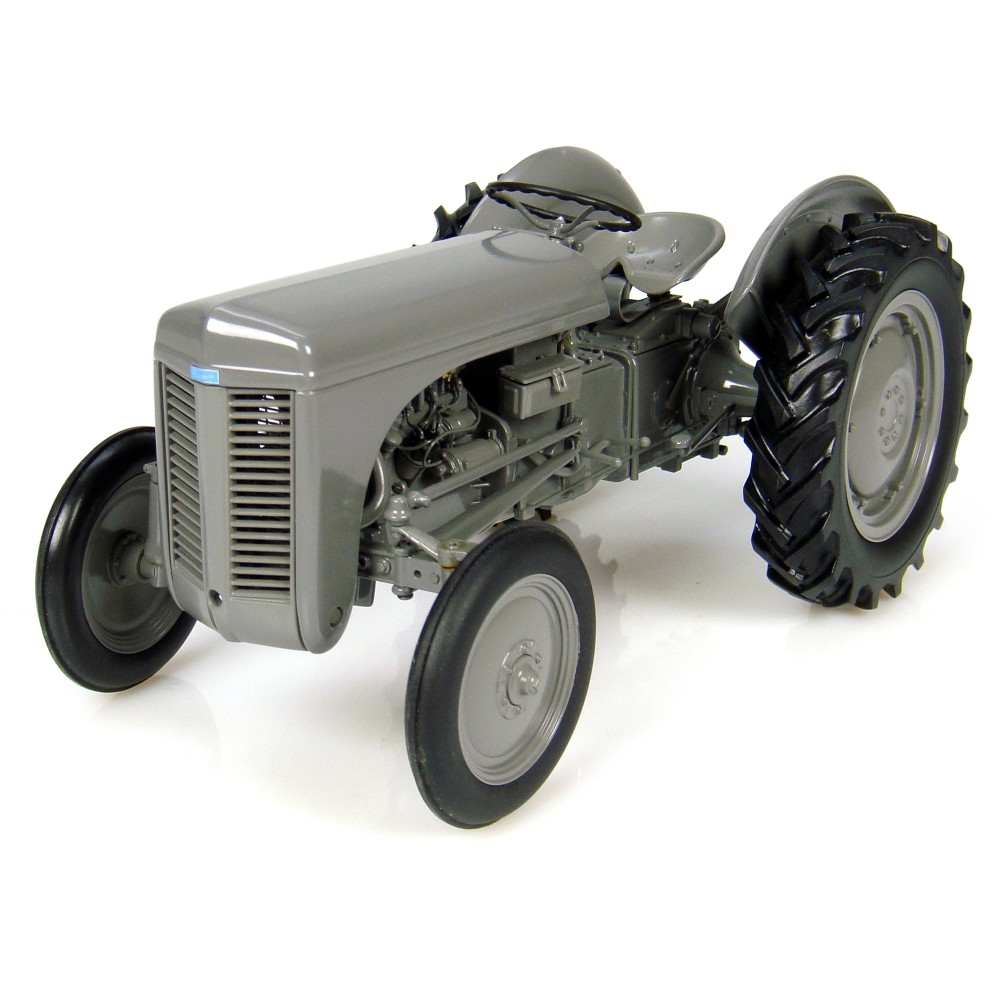 Universal Hobbies UH2690 MASSEY FERGUSON TEA 20 Tractor 1947 Little Grey Fergie Box Squeeze 1:16