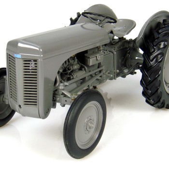 Universal Hobbies UH2690 MASSEY FERGUSON TEA 20 Tractor 1947 Little Grey Fergie Box Squeeze 1:16