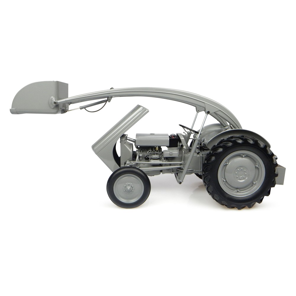Universal Hobbies UH4171 Ferguson TEA 20 TE20 tractor with Front Loader 1947 1:16