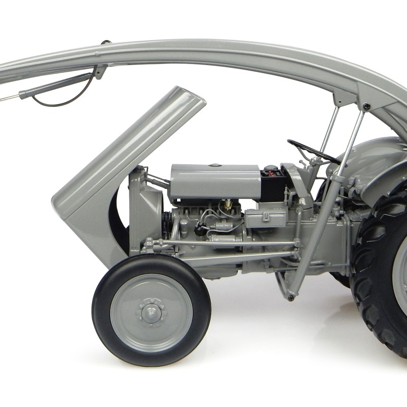 Universal Hobbies UH4171 Ferguson TEA 20 TE20 tractor with Front Loader 1947 1:16