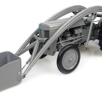 Universal Hobbies UH4171 Ferguson TEA 20 TE20 tractor with Front Loader 1947 1:16
