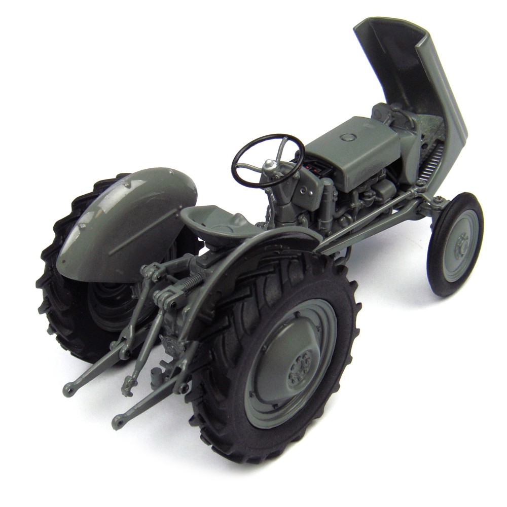 Universal Hobbies UH4189 1949 Massey Ferguson TEA20 Tractor Little Grey Fergie 1:32