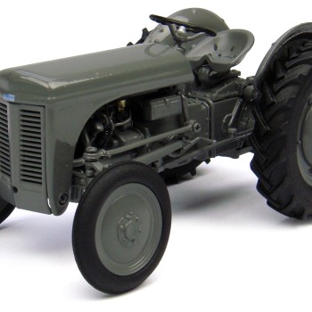 Universal Hobbies UH4189 1949 Massey Ferguson TEA20 Tractor Little Grey Fergie 1:32