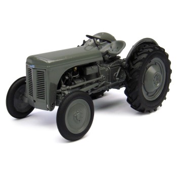 Universal Hobbies UH4189 1949 Massey Ferguson TEA20 Tractor Little Grey Fergie 1:32