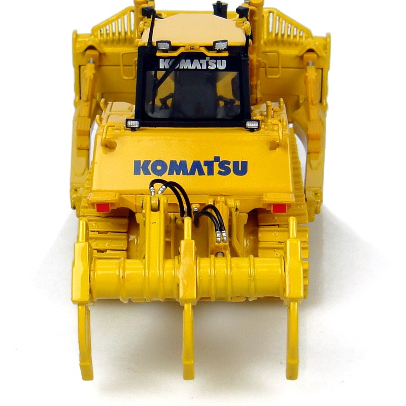 Universal Hobbies UH8010 Komatsu D155 AX-7 Tracked Dozer with Ripper 1:50