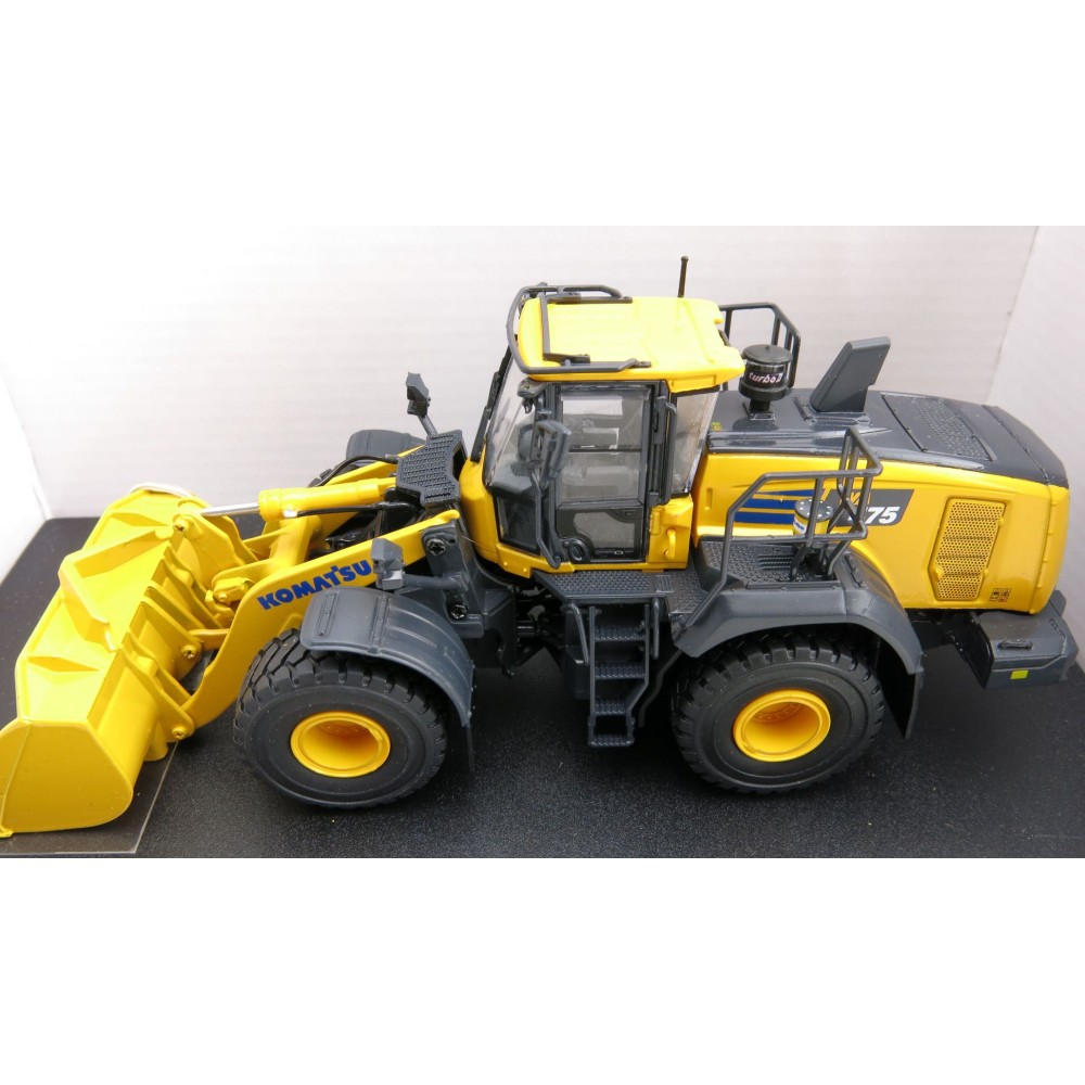 Universal Hobbies UH8146 Komatsu WA475-10 Four Wheel Loader New 2021 Scale 1:50